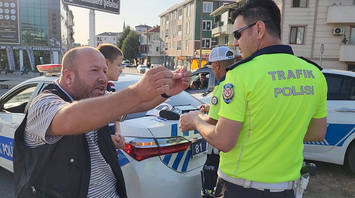 Düzce'de Kasksız Motosiklet Sürücüsüne Cezai İşlem