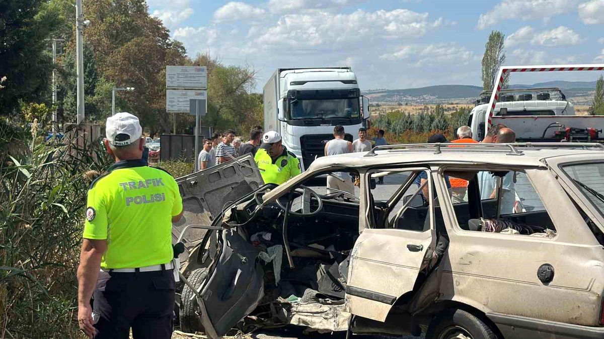 Uşak'ta Trafik Kazası: 1 Ölü, 4 Yaralı