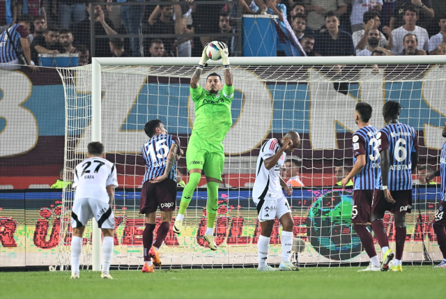 It's mind-blowing! Uğurcan Çakır made a mark on the match with his saves