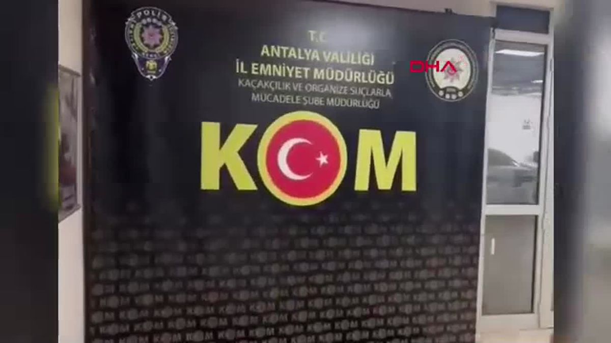 Antalya'da Ruhsatsız Silah Operasyonu: 61 Tabanca Ele Geçirildi