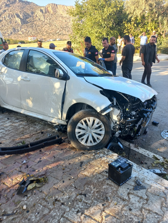 Bucak'ta Trafik Kazası: Albay ve İki Yakını Yaralandı, Kayınvalide Hayatını Kaybetti