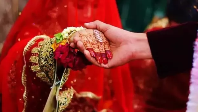 A man in India deceived 15 women with promises of marriage, threatened them with explicit photos, and took large amounts of money from them.