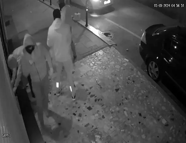 Armed robbery in Kartal! They stole one million lira worth of gold.