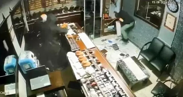 Armed Jewelry Store Robbery in Kartal, Istanbul: 1 Million Lira Worth of Gold Stolen