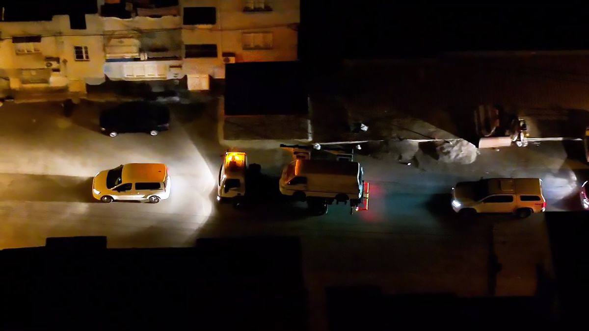 Adana'da Kapalı Kasa Minibüste 40 Ruhsatsız Tabanca Ele Geçirildi