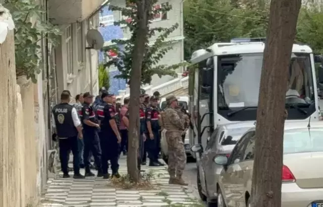 أُجريت تدريبات في المنزل لاثنين من المتهمين المحتجزين فيما يتعلق بطفل تعرض للاعتداء الجنسي في تكيرداغ.