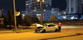 Ankara'da Otomobil ve Dolmuş Çarpıştı: 4 Yaralı