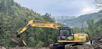 Artvin'de Yağışlar Sonrası Kapanan 32 Köy Yolu Ulaşıma Açıldı