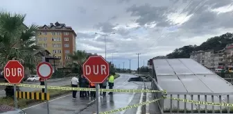 Hopa'da Yol Çöktü, Ulaşım Tek Şeritten Sağlanıyor