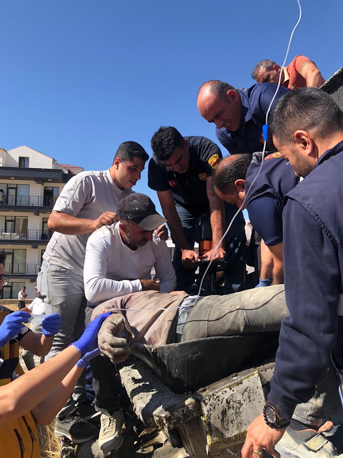 İnşaat İşçisi Harç Karma Makinesine Sıkıştı