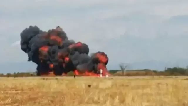 A military aircraft crashed in Bulgaria before an air show: 2 pilots died in the fire.