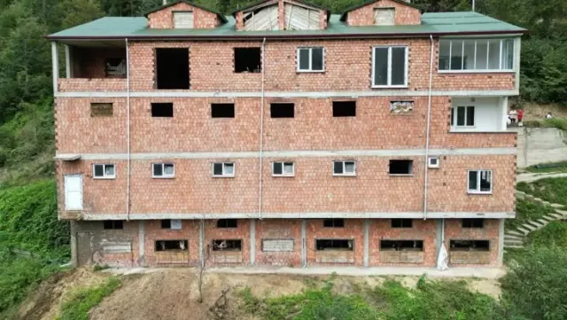 People can't believe their ears when they hear it! They built a 4-story apartment and allocated 3 floors for cows.