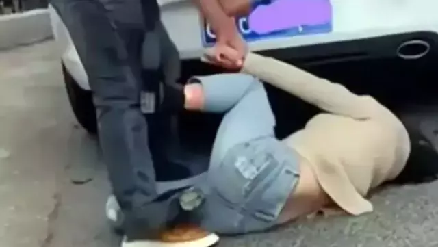 She had said that she went on a business trip! The cheating woman was caught by her husband in the middle of the street.