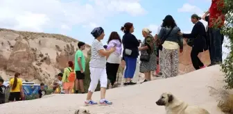 Kapadokya'da Sokak Köpeği Turiste Saldırdı