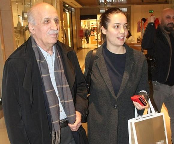 Famous actress İrem Sak devastated by the loss of her father