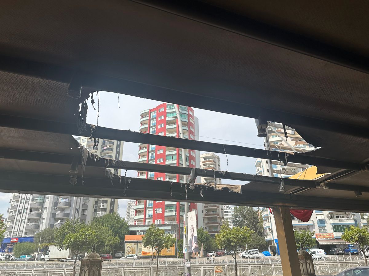 Adana'da Kundaklama ve Tehditler Can Güvenliğini Tehlikeye Attı