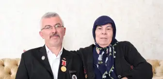 72 Yaşındaki Anne, Gazi Oğlunu 7 Yıl Boyunca Bebek Gibi Büyüttü