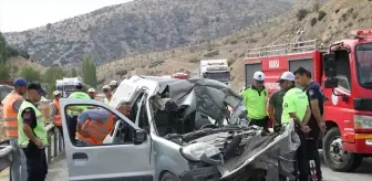 Manisa'da Tırla Çarpışan Hafif Ticari Araçta Sürücü Hayatını Kaybetti