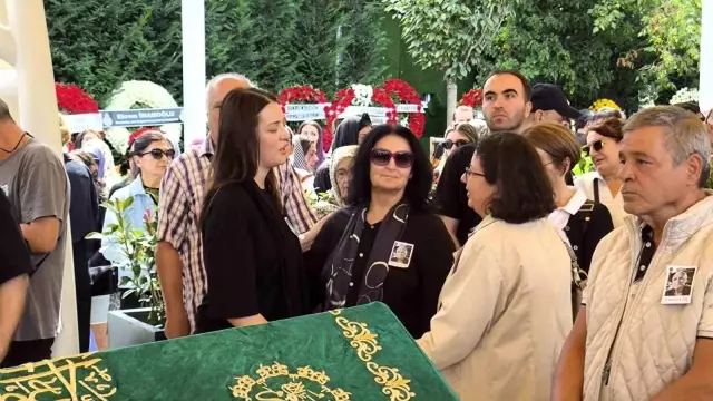 İrem Sak's father was bid farewell on his final journey.