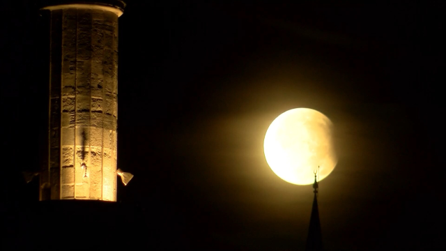 The last 'blood moon' of the year was worth seeing! Istanbul skies turned red!