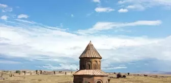 Ani Ören Yeri'nde Abughamrents Kilisesi'nde Temizlik Çalışması Başlatıldı