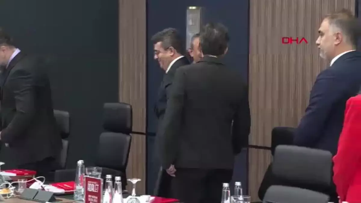 CHP Genel Başkanı Özgür Özel, Adalet Politikaları Danışma Kurulu Toplantısına Başkanlık Etti