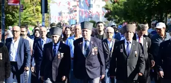 Bahçelievler'de Gaziler Günü Yürüyüşü ve Töreni Düzenlendi