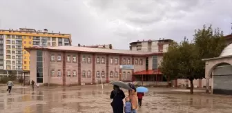 Erzurum'da Sağanak Yağış Hayatı Olumsuz Etkiledi