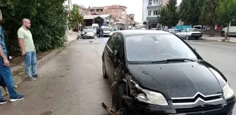 Osmancık'ta Kontrolden Çıkan Otomobil, 2 Araçla Çarpıştı