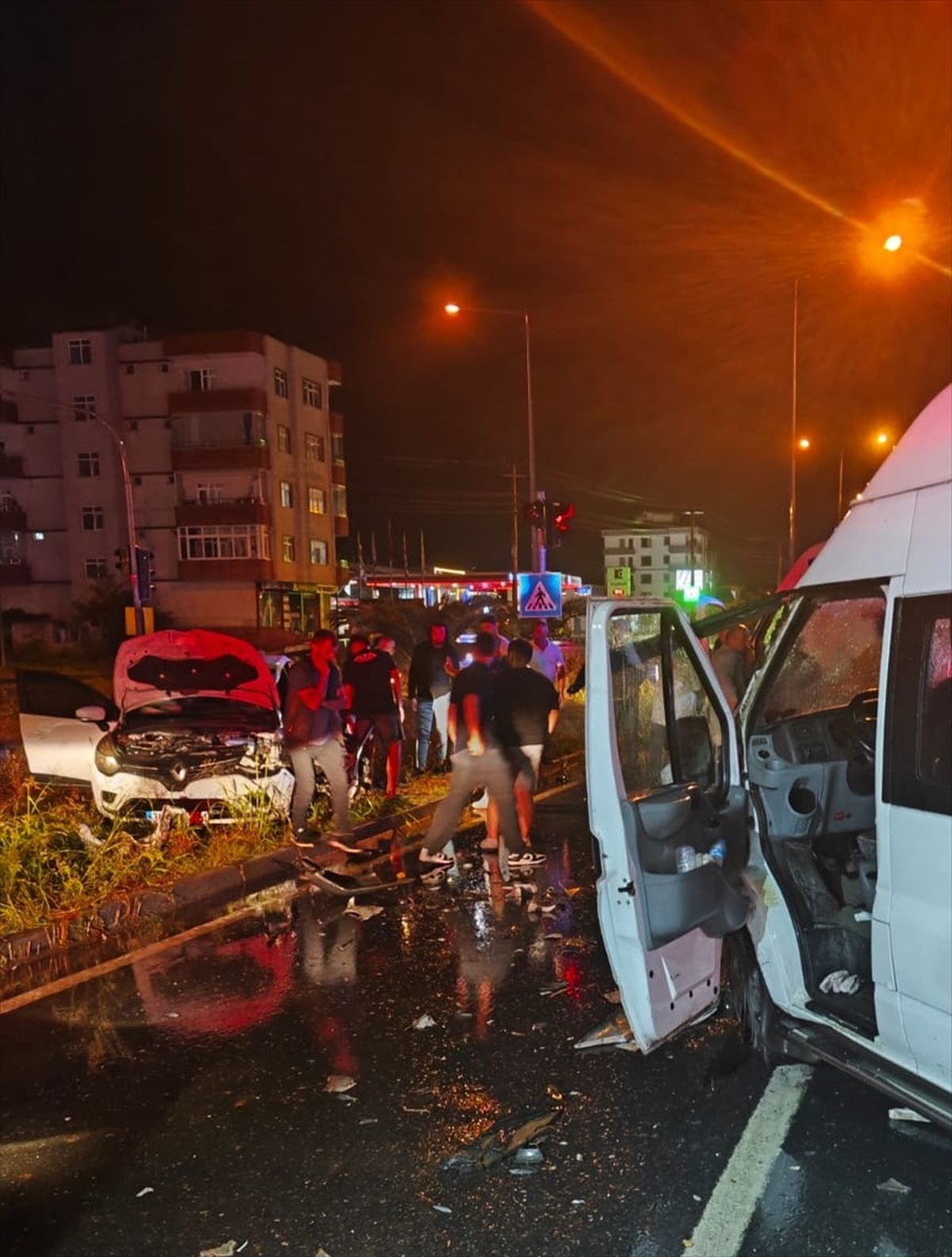Samsun'da Minibüs ve Otomobil Çarpıştı: 5 Yaralı