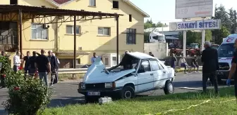 Kütahya'da İşçi Servis Otobüsü ile Otomobil Çarpıştı: 1 Ölü, 9 Yaralı