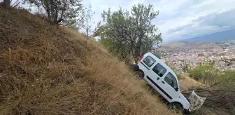 Tokat'ta Panelvan Araç 15 Metre Uçurumdan Yuvarlandı