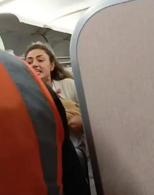 Dilan Çıtak Tatlıses, who caused a commotion on the plane, defended herself: I am not ashamed of what I did