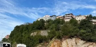 Zonguldak'ta Bariyere Çarpan Araçta Sürücü Ağır Yaralandı