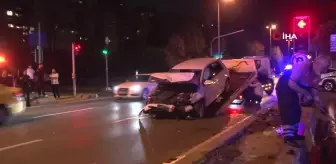 Kartal'da kırmızı ışık ihlali yapan otomobil 2 araca çarptı: 3 yaralı