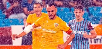 Kayserispor'un Kaptanı Gökhan Sazdağı Kırmızı Kart Gördü