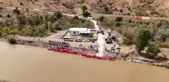 Rafting yapan gaziler Karasu Nehri'nde 50 metre uzunluğunda Türk bayrağı açtı