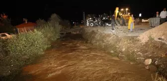 Van'da Sağanak Yağış Sele Neden Oldu