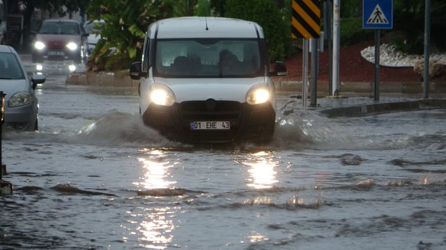 The 'supercell' nightmare in Adana! Heavy rain caused flooding