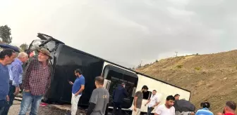 Antalya-Denizli Karayolunda Otobüs Devrildi: 10 Yaralı