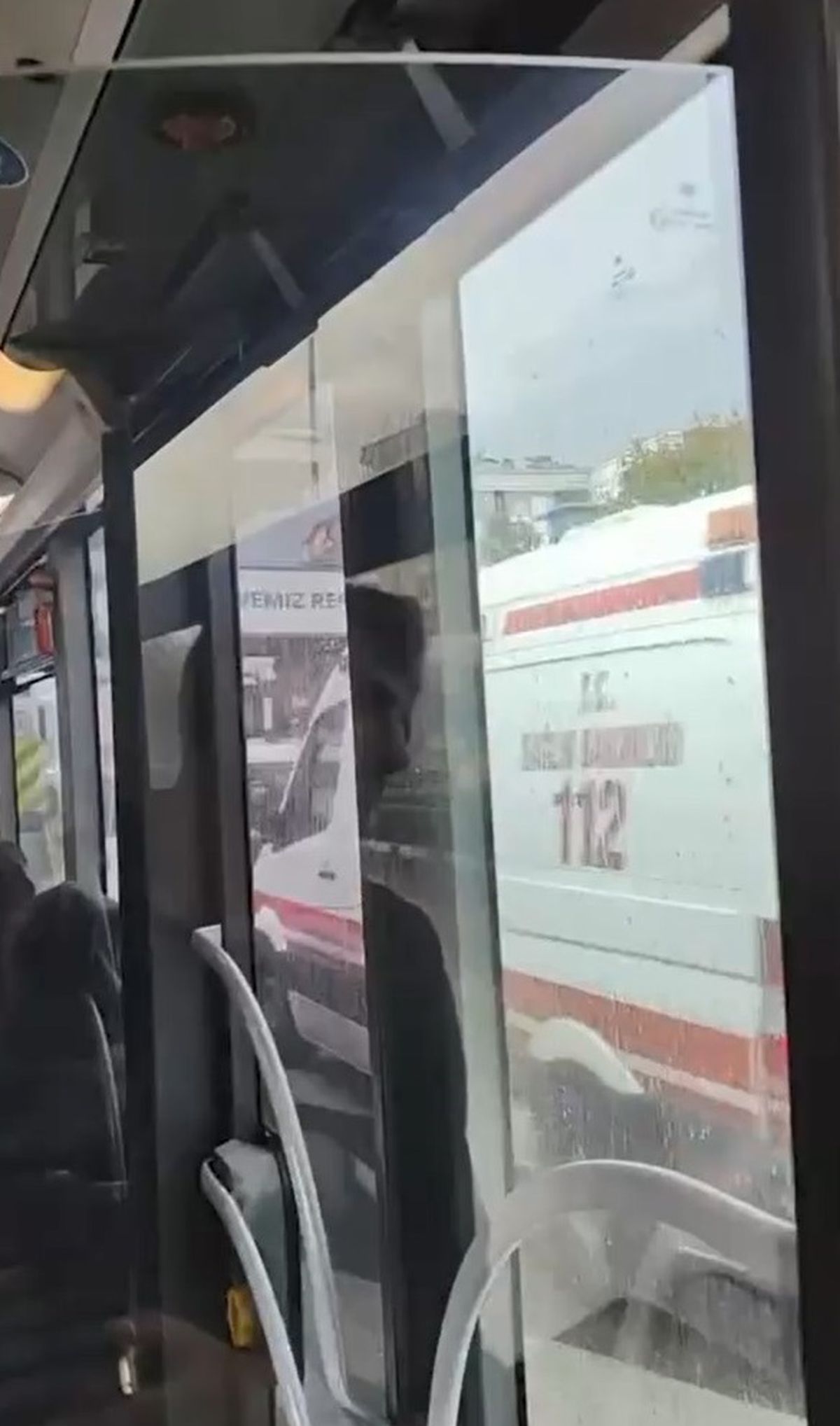 Avcılar'da Metrobüs Kazası: 2 Yaralı