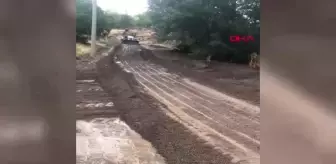 Bitlis Ahlat'ta Sağanak Sele Dönüştü, Belediye Ekipleri Temizlikte