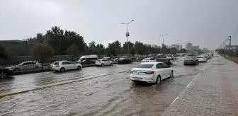 Diyarbakır'da Sağanak Yağış Hayatı Olumsuz Etkiledi