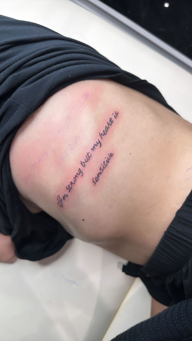 Engin-Dilan Polat and Sıla Doğu took a breath at the tattoo parlor! The phrases they had written are very meaningful