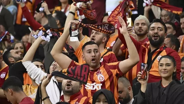 Galatasaray'dan derbi öncesi açıklama: Yeneceğiz ve döneceğiz

بيان من غلطة سراي قبل الديربي: سننتصر وسنعود