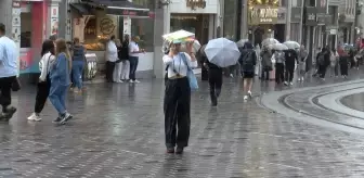 İstanbul'da Yağmur Etkili Oldu: Taksim Meydanı'nda Kalabalık Olası