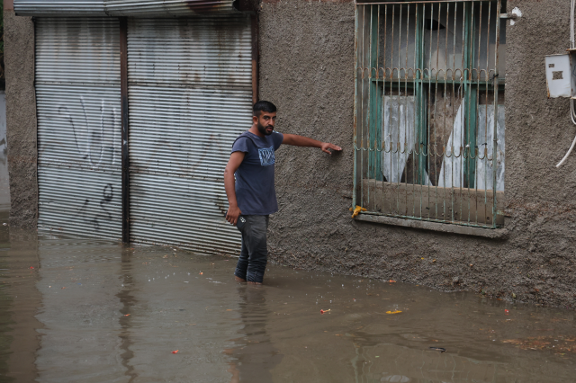 Not Italy, but Adana! Citizens enjoying a boat ride in the city hit by the flood