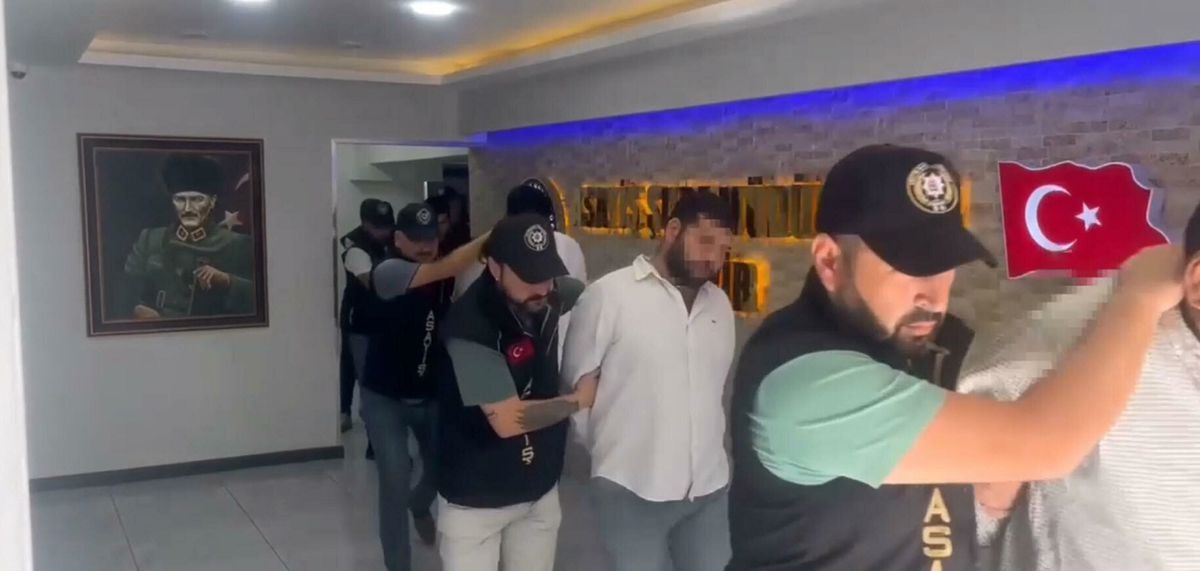 İzmir'de Suç Örgütüne Operasyon: 9 Gözaltı