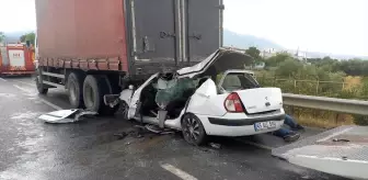 Kamyonla Çarpışan Otomobilin Sürücüsü Hastaneye Kaldırıldı