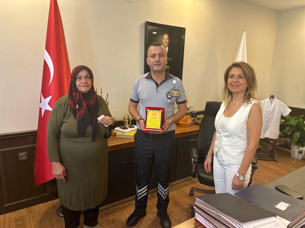 Dürüst Güvenlik Görevlisi Unutulan Altınları Sahibine Teslim Etti